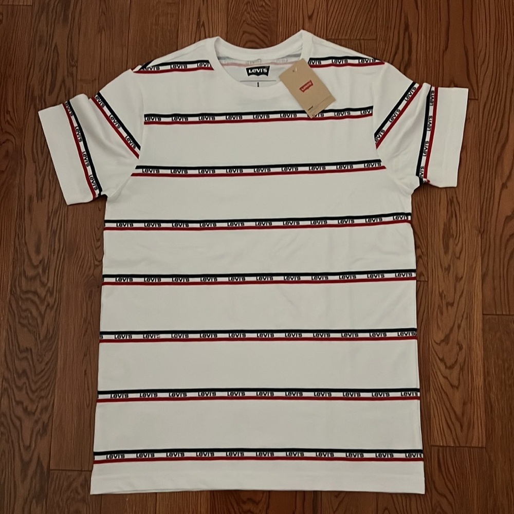 🆕 Levi’s Official T-Shirt, Size Small